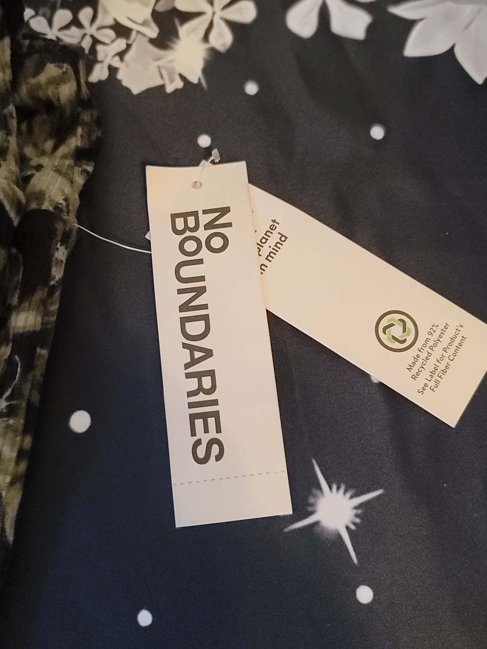 No Boundaries Black and Olive Green Butterfly Bell Bottom Leggings Size Large - Picture 3 of 9